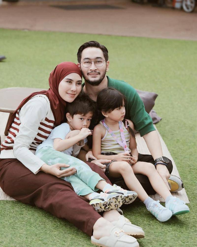 Artis Indonesia Menikah dengan Fans
